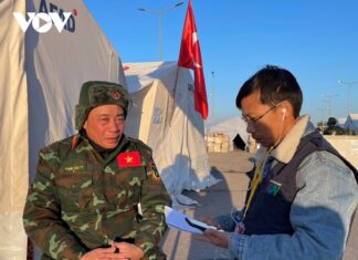 Thiếu tướng Phạm Văn Tỵ trả lời phỏng vấn của phóng viên VOV.