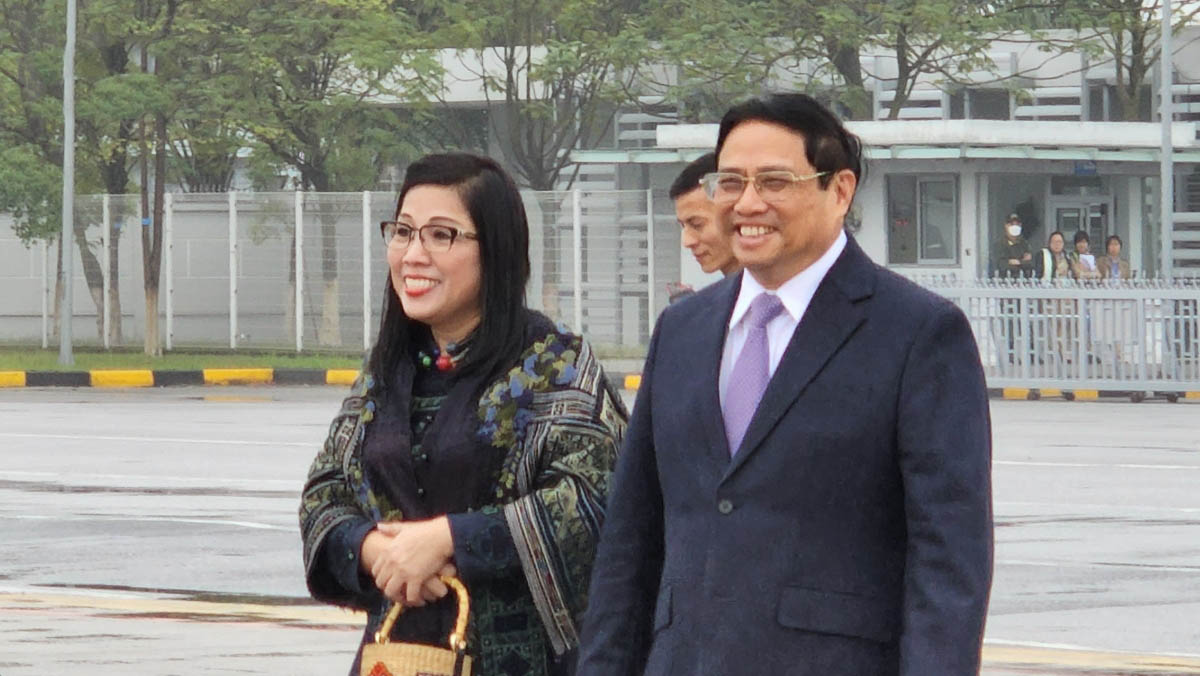 Thu tuong Pham Minh Chinh va phu nhan Le Thi Bich Tran min - Thủ tướng và phu nhân lên đường thăm chính thức Singapore và Brunei