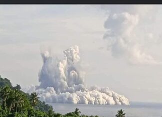Núi lửa chìm dưới biển phun trào, Vanuatu báo động