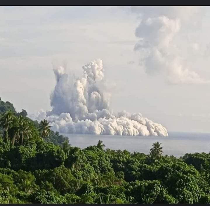 Tro bui min - Núi lửa chìm dưới biển phun trào, Vanuatu báo động