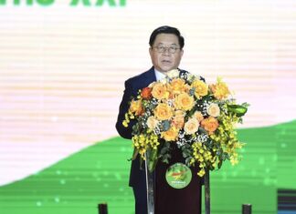 Ông Nguyễn Trọng Nghĩa: Thơ phải vươn ra khỏi địa giới quốc gia