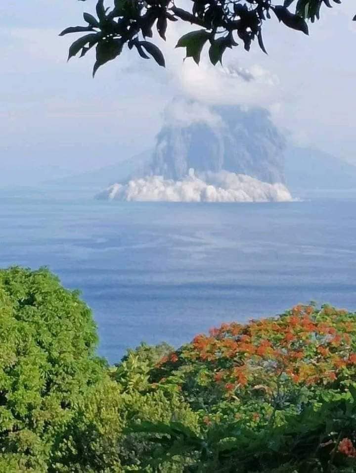 ngon nui lua chim duoi nuoc East Epi min - Núi lửa chìm dưới biển phun trào, Vanuatu báo động