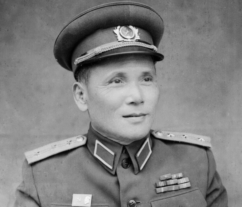 Đại tướng Chu Huy Mân, Ủy viên Bộ Chính trị khóa IV, sinh ngày 17/3/1913 trong một gia đình nông dân nghèo tại xã Yên Lưu, tổng Yên Trường, phủ Hưng Nguyên, nay là xã Hưng Hòa, thành phố Vinh, tỉnh Nghệ An.