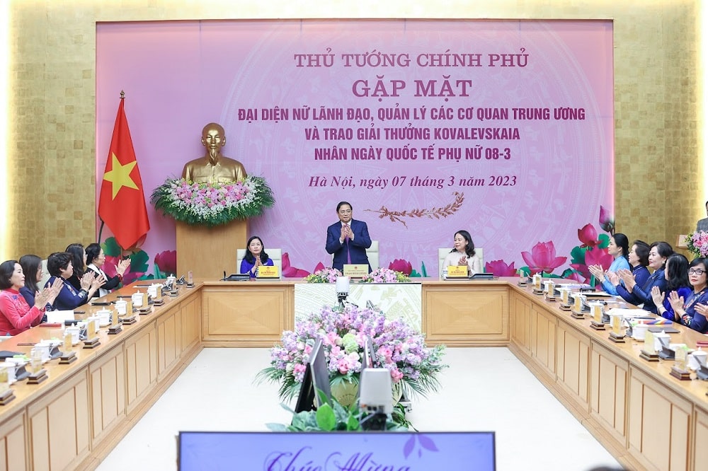 1 min 11 - Thủ tướng Phạm Minh Chính: Quan tâm hơn nữa công tác quy hoạch nguồn cán bộ nữ làm lãnh đạo, quản lý
