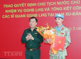Trao quyết định cho sỹ quan làm nhiệm vụ gìn giữ hòa bình tại LHQ