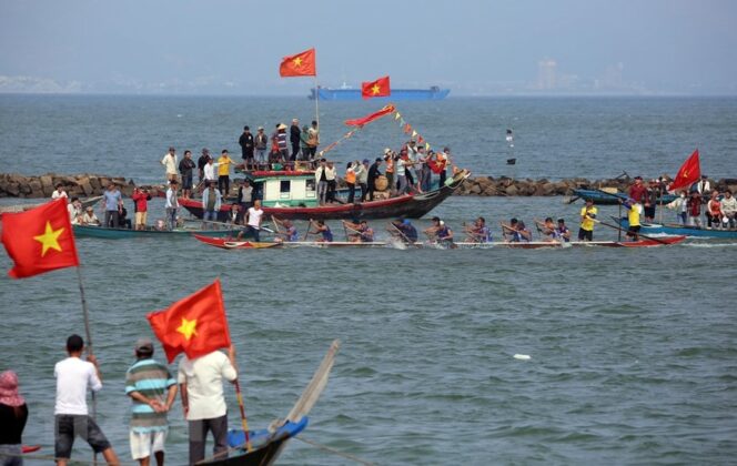 Đ&agrave; Nẵng đua thuyền tr&ecirc;n s&ocirc;ng H&agrave;n ch&agrave;o mừng ng&agrave;y giải ph&oacute;ng th&agrave;nh phố