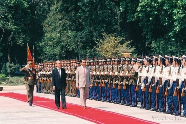 Chủ tịch Hội đồng Bộ trưởng V&otilde; Văn Kiệt chủ tr&igrave; lễ đ&oacute;n Thủ tướng Malaysia Mahathir Mohamad thăm ch&iacute;nh thức Việt Nam, ng&agrave;y 19/4/1992. (Ảnh: Kim H&ugrave;ng/TTXVN)