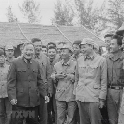 13 min 1 423x420 - [Photo] Đại tướng Chu Huy Mân - Nhà chính trị, quân sự tài ba