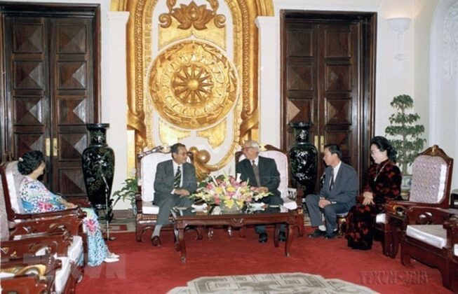 Thủ tướng V&otilde; Văn Kiệt v&agrave; Phu nh&acirc;n tiếp Thủ tướng Malaysia v&agrave; Phu nh&acirc;n thăm ch&iacute;nh thức Việt Nam từ 7-9/3/1996. (Ảnh: Minh Đạo/TTXVN)