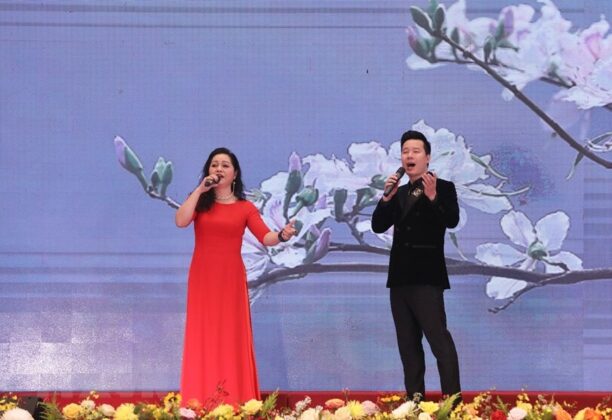 Chương tr&igrave;nh văn nghệ tại buổi lễ. (Ảnh: Ho&agrave;ng Hiếu/TTXVN) 3