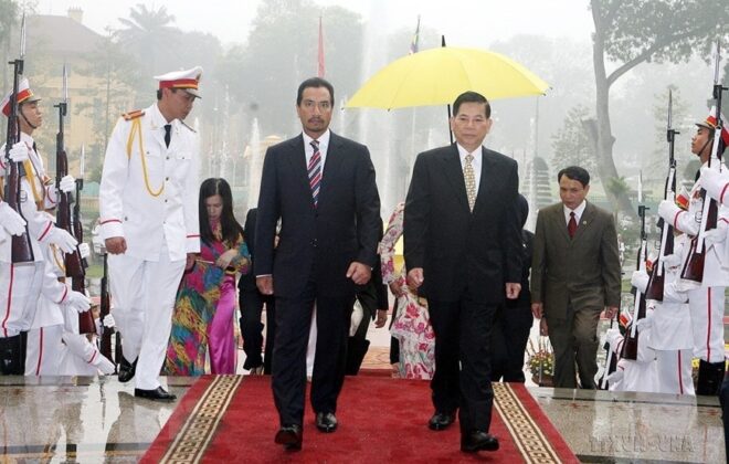 Chủ tịch nước Nguyễn Minh Triết chủ tr&igrave; lễ đ&oacute;n Quốc vương Malaysia Sultan Mizan Zainal Abidin thăm ch&iacute;nh thức Việt Nam, ng&agrave;y 12/3/2009. (Ảnh: Nguyễn Khang/TTXVN)