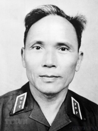 2 min 21 314x420 - [Photo] Đại tướng Chu Huy Mân - Nhà chính trị, quân sự tài ba