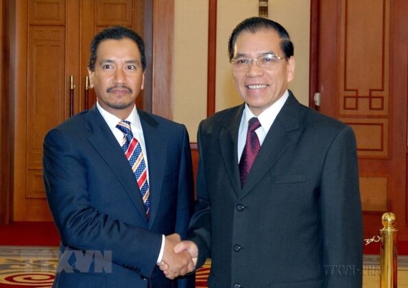 Tổng B&iacute; thư N&ocirc;ng Đức Mạnh tiếp Quốc vương Malaysia Sultan Mizan Zainal Abidin thăm ch&iacute;nh thức Việt Nam, ng&agrave;y 12/3/2009. (Ảnh: Nhan S&aacute;ng/TTXVN)