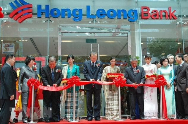 Ng&agrave;y 8/10/2009, Tập đo&agrave;n Hong Leong của Malaysia khai trương Ng&acirc;n h&agrave;ng Hong Leong tại Centec Tower, 72-74 Nguyễn Thị Minh Khai, quận 3, TP.HCM. Đ&acirc;y l&agrave; một trong những ng&acirc;n h&agrave;ng lớn nhất Malaysia v&agrave; l&agrave; ng&acirc;n h&agrave;ng đầu ti&ecirc;n thuộc khu vực Đ&ocirc;ng Nam &Aacute; lập ng&acirc;n h&agrave;ng 100% vốn nước ngo&agrave;i tại Việt Nam. (Ảnh: Kim Phương/TTXVN)