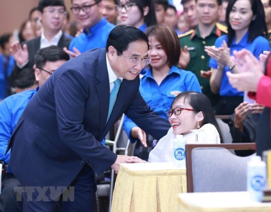 3 min 38 537x420 - Hình ảnh Thủ tướng Phạm Minh Chính tham gia đối thoại với thanh niên