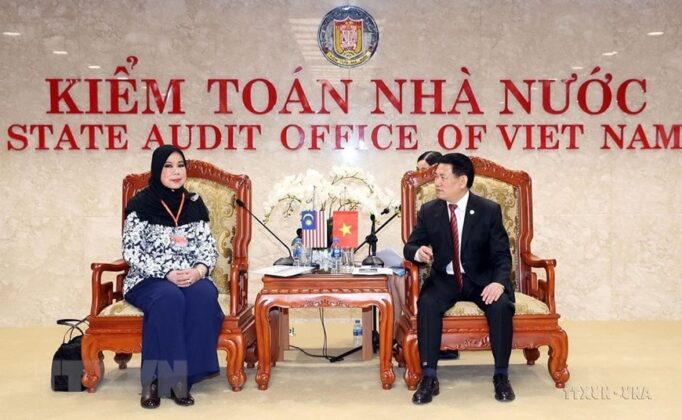Chiều 17/9/2018, tại H&agrave; Nội, Tổng Kiểm to&aacute;n Nh&agrave; nước Hồ Đức Phớc tiếp b&agrave; Madinah Binti Mohamad, Tổng Kiểm to&aacute;n Nh&agrave; nước Malaysia sang Việt Nam dự Đại hội c&aacute;c cơ quan kiểm to&aacute;n tối cao ch&acirc;u &Aacute; lần thứ 14 (ASOSAI - XIV). (Ảnh: Trọng Đức/TTXVN)