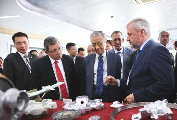 Thủ tướng Malaysia Mahathir Mohamad thăm Nh&agrave; m&aacute;y Yamaha Motor Việt Nam trong Khu C&ocirc;ng nghiệp Nội B&agrave;i, ng&agrave;y 28/8/2019. (Ảnh: Dương Giang/TTXVN)