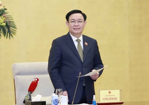 4 min 17 597x420 - Chủ tịch Quốc hội tiếp trưởng cơ quan đại diện Việt Nam ở nước ngoài