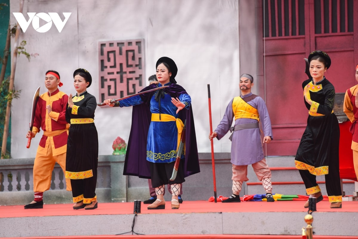 “Tiếp nối truyền thống vẻ vang của cha ông, bước vào thời kỳ đổi mới, Đảng bộ, chính quyền, quân và dân huyện Yên Thế đã phát huy truyền thống đoàn kết, đổi mới, sáng tạo, kiên trì vượt qua khó khăn và giành được nhiều thành tựu trên các lĩnh vực: Kinh tế - xã hội tiếp tục phát triển khá; tốc độ tăng giá trị sản xuất hàng năm tăng cao; cơ cấu kinh tế chuyển dịch theo hướng tích cực. Quy mô, diện mạo và kết cấu hạ tầng được đầu tư nâng cấp theo hướng đồng bộ hiện đại; bộ mặt nông thôn có nhiều đổi mới”- ông Sơn nhấn mạnh. “Tiếp nối truyền thống vẻ vang của cha ông, bước vào thời kỳ đổi mới, Đảng bộ, chính quyền, quân và dân huyện Yên Thế đã phát huy truyền thống đoàn kết, đổi mới, sáng tạo, kiên trì vượt qua khó khăn và giành được nhiều thành tựu trên các lĩnh vực: Kinh tế - xã hội tiếp tục phát triển khá; tốc độ tăng giá trị sản xuất hàng năm tăng cao; cơ cấu kinh tế chuyển dịch theo hướng tích cực. Quy mô, diện mạo và kết cấu hạ tầng được đầu tư nâng cấp theo hướng đồng bộ hiện đại; bộ mặt nông thôn có nhiều đổi mới”- ông Sơn nhấn mạnh.