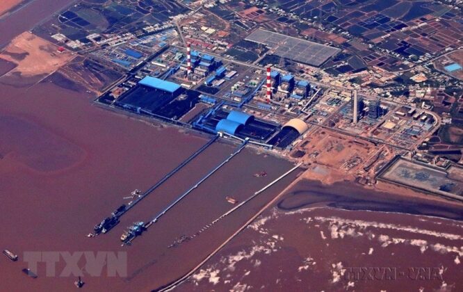 Trung t&acirc;m điện lực Duy&ecirc;n Hải v&agrave; dự &aacute;n nh&agrave; m&aacute;y nhiệt điện Duy&ecirc;n Hải 2 do tập đo&agrave;n Janakuasa Malaysia đầu tư theo h&igrave;nh thức BOT. (Ảnh: Ngọc H&agrave;/TTXVN)