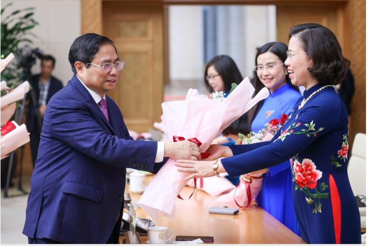 7 min 5 - Thủ tướng Phạm Minh Chính: Quan tâm hơn nữa công tác quy hoạch nguồn cán bộ nữ làm lãnh đạo, quản lý