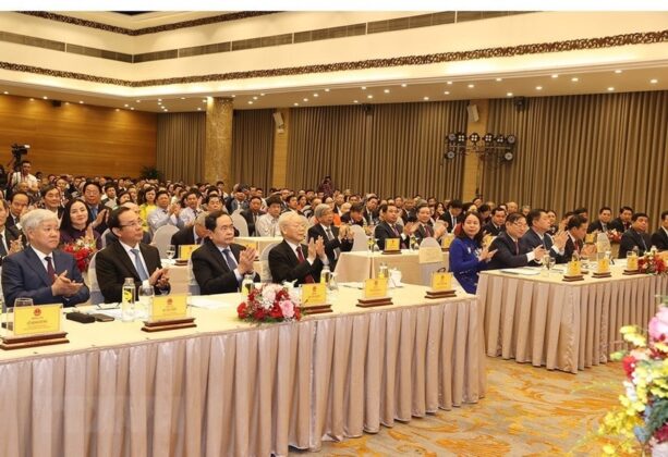 Tổng B&iacute; thư Nguyễn Ph&uacute; Trọng v&agrave; c&aacute;c l&atilde;nh đạo Đảng, Nh&agrave; nước c&ugrave;ng c&aacute;c đại biểu tham dự buổi lễ. (Ảnh: Tr&iacute; Dũng/TTXVN)