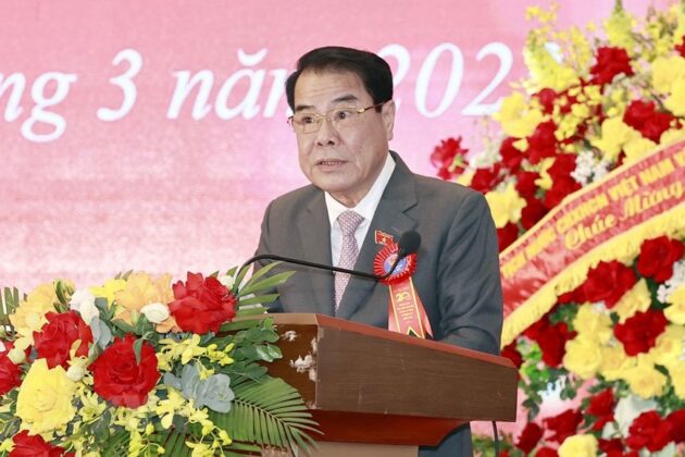 Trưởng ban D&acirc;n nguyện của Ủy ban Thường vụ Quốc hội Dương Thanh B&igrave;nh đọc diễn văn lễ kỷ niệm. (Ảnh: Do&atilde;n Tấn/TTXVN)