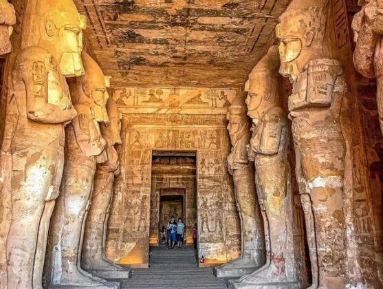 8 min 26 557x420 - Ai Cập: Xẻ ngôi đền cổ nặng 16.000 tấn thành 807 tảng đá để di chuyển đến vị trí mới