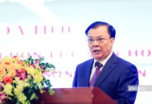 Bí thư Thành ủy Hà Nội Đinh Tiến Dũng phát biểu tại hội thảo.