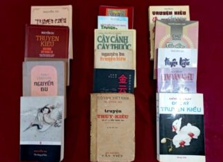 Hà Tĩnh: Tiếp nhận bộ sưu tập sách nghiên cứu về Nguyễn Du và 'Truyện Kiều'