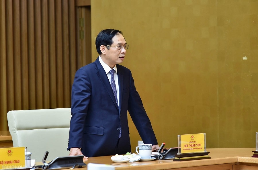 Bo truong Ngoai giao Bui Thanh Son min - Thủ tướng gặp Trưởng cơ quan đại diện Việt Nam ở nước ngoài: Ngoại giao kinh tế phục vụ phát triển là ưu tiên cao