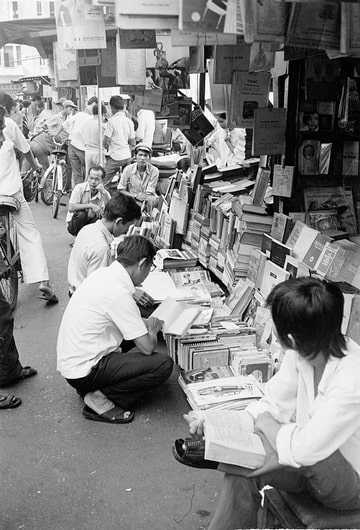 Cho sach cu duong Dang Thi Nhu min - Điều ít biết về những con phố sách ở Hà Nội và Sài Gòn - TP.HCM xưa