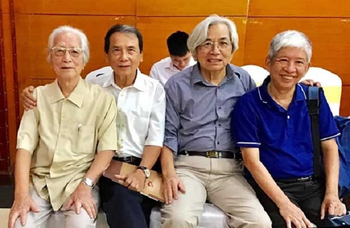 Từ trái sang, các nhà giáo, nhà thơ: Đinh Phạm Thái, Tống Lữ, Phùng Hồ, Lê Quốc Hán năm 2020
