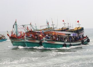 Ngàn người tham dự lễ hội Nghinh Ông Sông Đốc