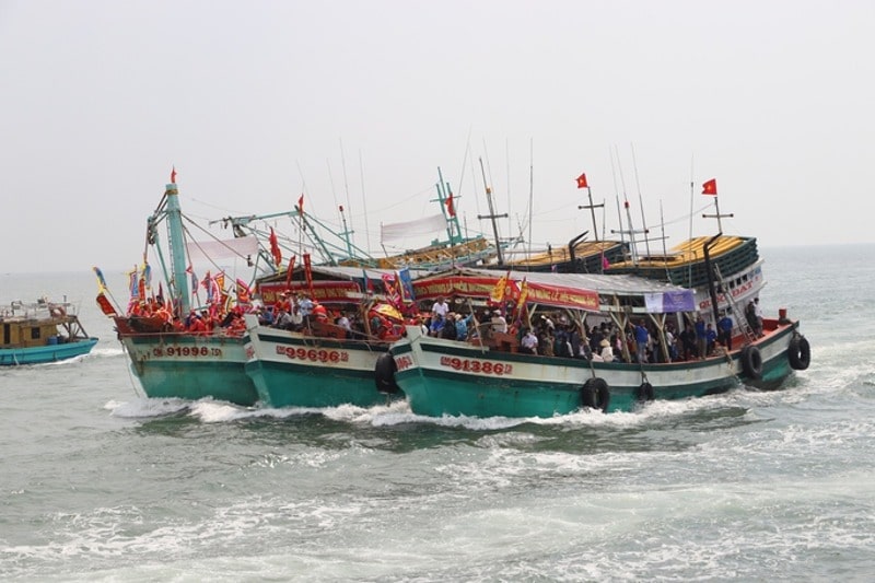 Ngàn người tham dự lễ hội Nghinh Ông Sông Đốc