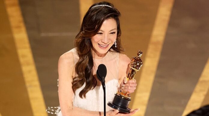 Dương Tử Quỳnh giành giải Nữ diễn viên chính xuất sắc tại Oscar 2023