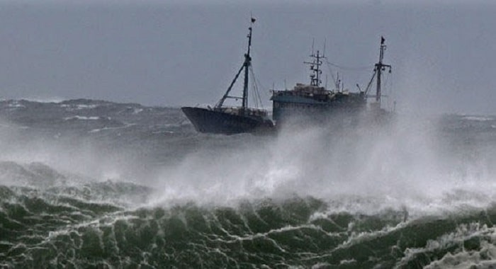 Gio manh song lon min - Gió mạnh, sóng lớn gây nguy hiểm cho tàu, thuyền vùng biển Nam Bộ