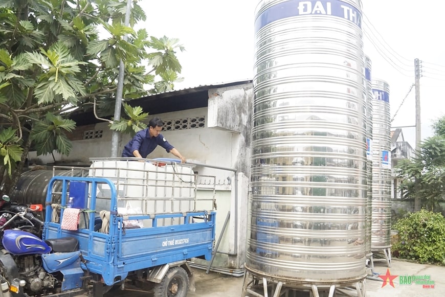 Hệ thống lọc nước mặn phục vụ cho sinh hoạt đời sống người dân ở Giồng Trôm (Bến Tre).