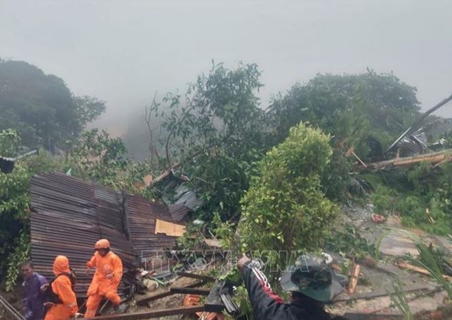 Luc luong cuu ho lam nhiem vu min - Thảm họa lở đất ở Indonesia: 44 nạn nhân thiệt mạng, 11 người khác vẫn mất tích
