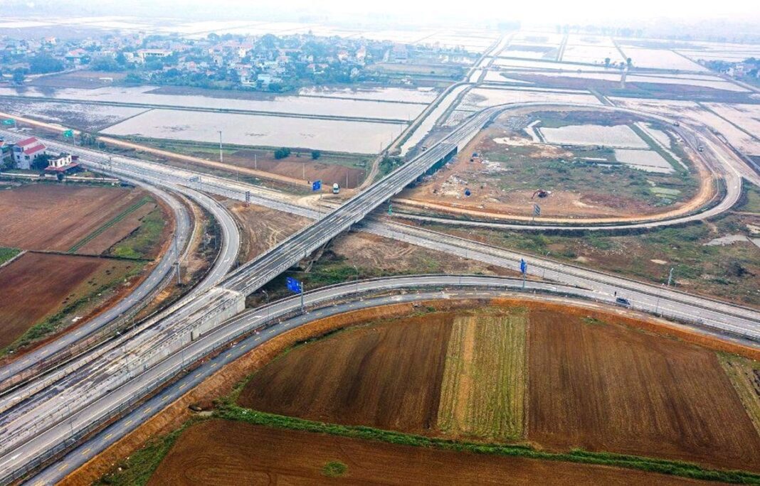Sẽ hoàn thành hơn 410km đường bộ cao tốc Bắc-Nam trong năm 2023 Sẽ hoàn thành hơn 410km đường bộ cao tốc Bắc-Nam trong năm 2023