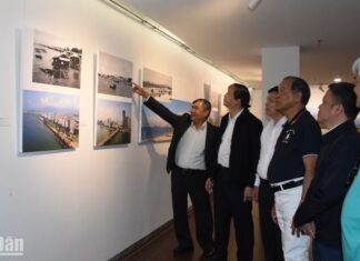 Khai mạc Triển lãm ảnh nghệ thuật “Đà Nẵng ký ức và hiện tại” Khai mạc Triển lãm ảnh nghệ thuật "Đà Nẵng ký ức và hiện tại"