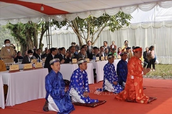 Nghi lễ diễn ra trong không khí trang nghiêm và linh thiêng.