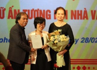 Bông hồng trên cát trắng – Tác giả: Hồng Hạnh Bông hồng trên cát trắng - Tác giả: Hồng Hạnh