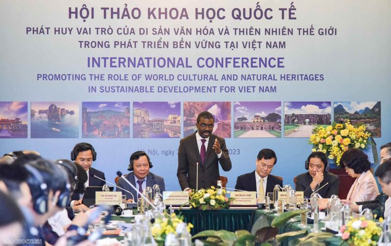 Ông Asomo phát biểu tại hội thảo quốc tế “Phát huy vai trò của Di sản văn hóa và thiên nhiên thế giới trong phát triển bền vững tại Việt Nam” ngày 24/3. Ông Asomo phát biểu tại hội thảo quốc tế “Phát huy vai trò của Di sản văn hóa và thiên nhiên thế giới trong phát triển bền vững tại Việt Nam” ngày 24/3.