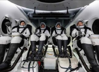 NASA: Phi hành đoàn 5 trở về Trái Đất an toàn NASA: Phi hành đoàn 5 trở về Trái Đất an toàn