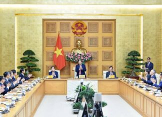 Thủ tướng gặp Trưởng cơ quan đại diện Việt Nam ở nước ngoài: Ngoại giao kinh tế phục vụ phát triển là ưu tiên cao