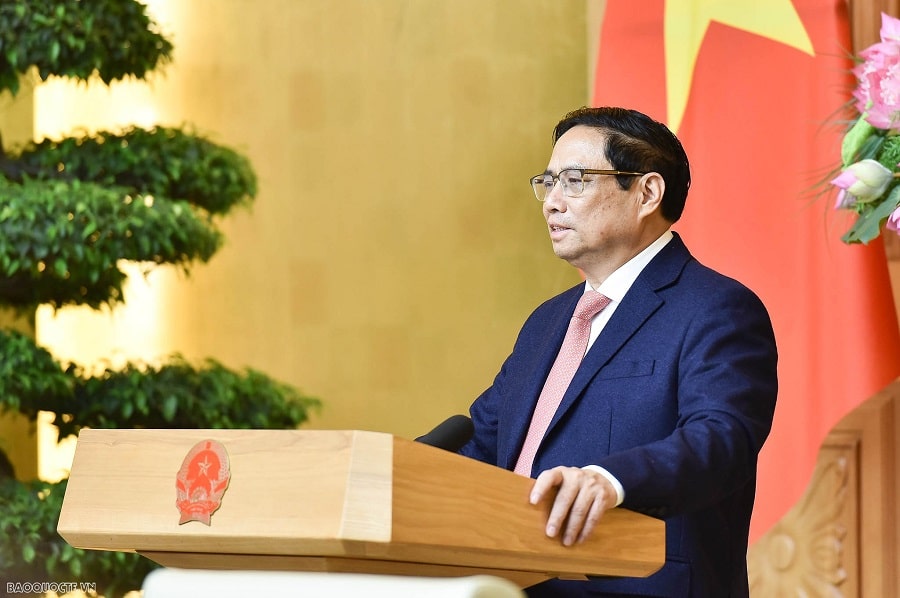Thu tuong Chinh phu Pham Minh Chinh giao nhiem vu min - Thủ tướng gặp Trưởng cơ quan đại diện Việt Nam ở nước ngoài: Ngoại giao kinh tế phục vụ phát triển là ưu tiên cao