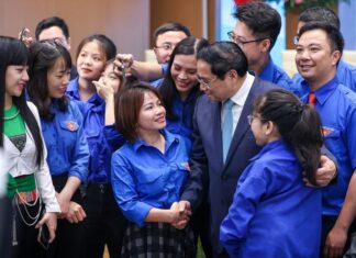 kích, tình nguyện và trách nhiệm trước Tổ quốc và nhân dân