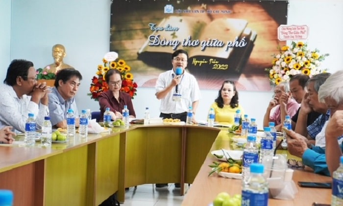 Thơ có cần thiết cho đời sống?