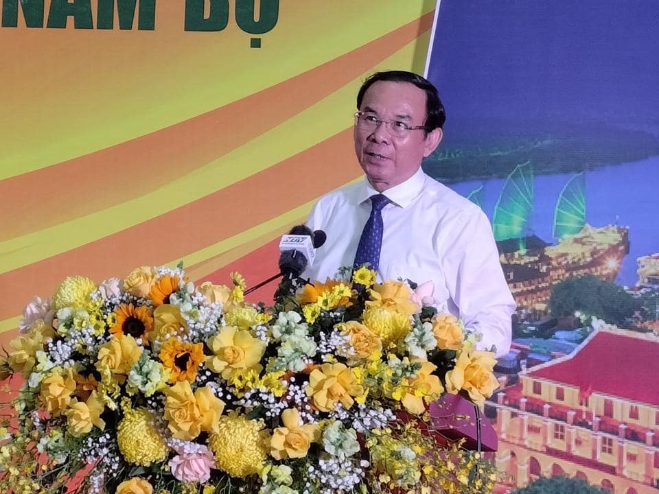 Ủy viên Bộ Chính trị, Bí thư Thành ủy TP Hồ Chí Minh Nguyễn Văn Nên phát biểu chỉ đạo hội nghị.